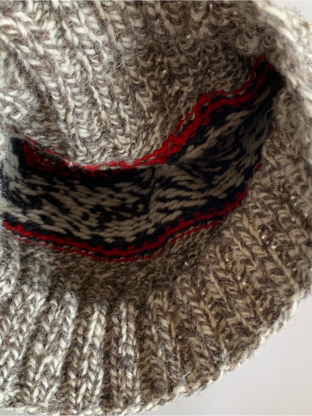 Hand-knit wool hat - Picture 4 of 5